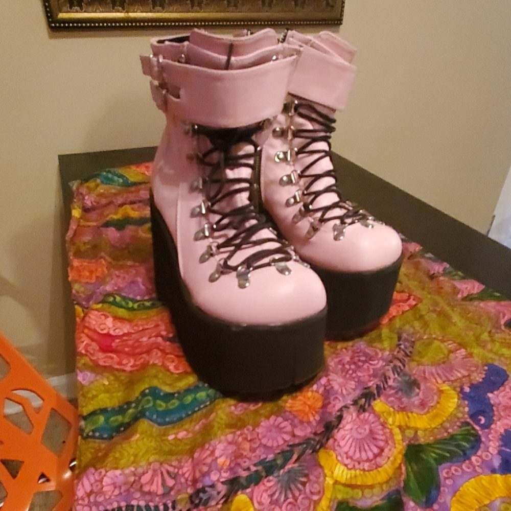 Demonia platform boots